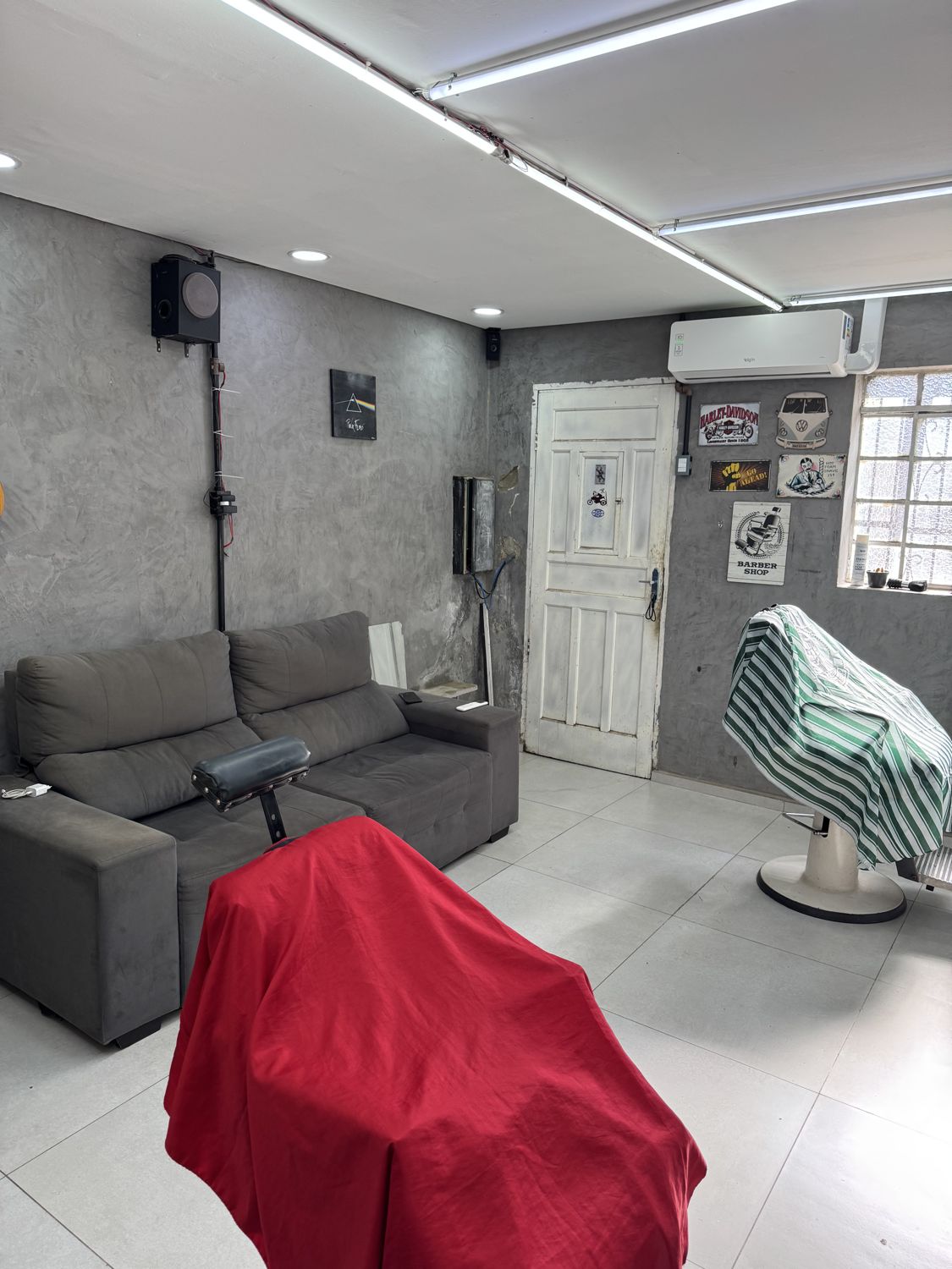Parede vintage da Barbearia 981